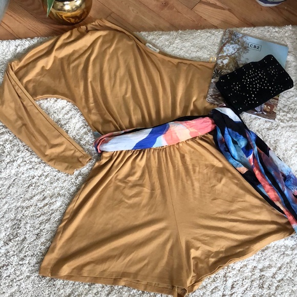 URBAN OUTFITTERS | one sleeved romper - Picture 2 of 7